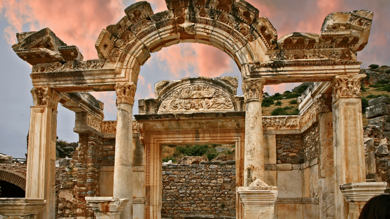 Combination of Art and History in The Library of Celsus